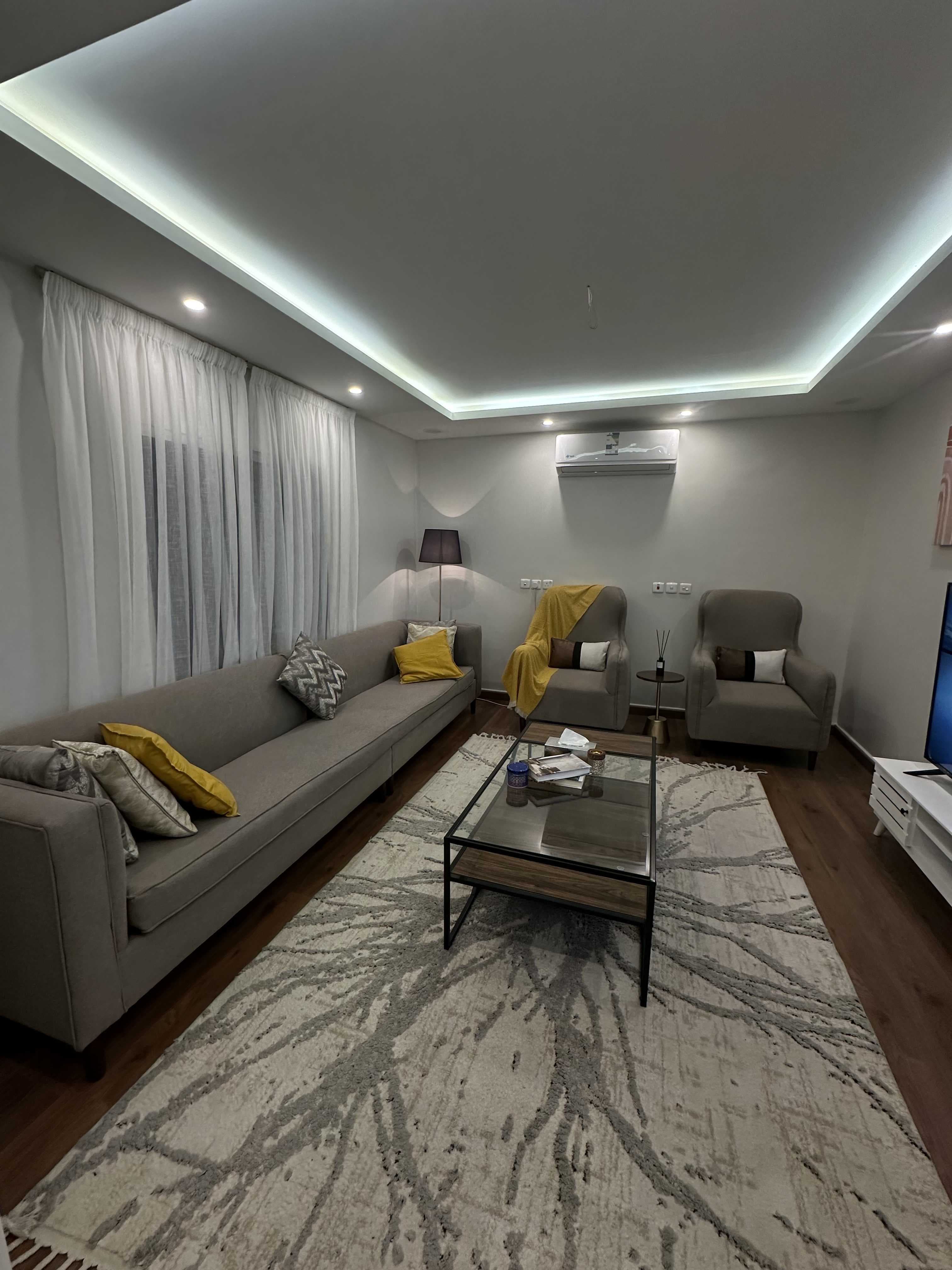 شقة راقية في حي النزهه