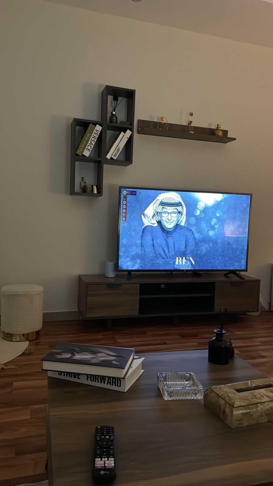 أستديو أنيق بجلسه جانبيه