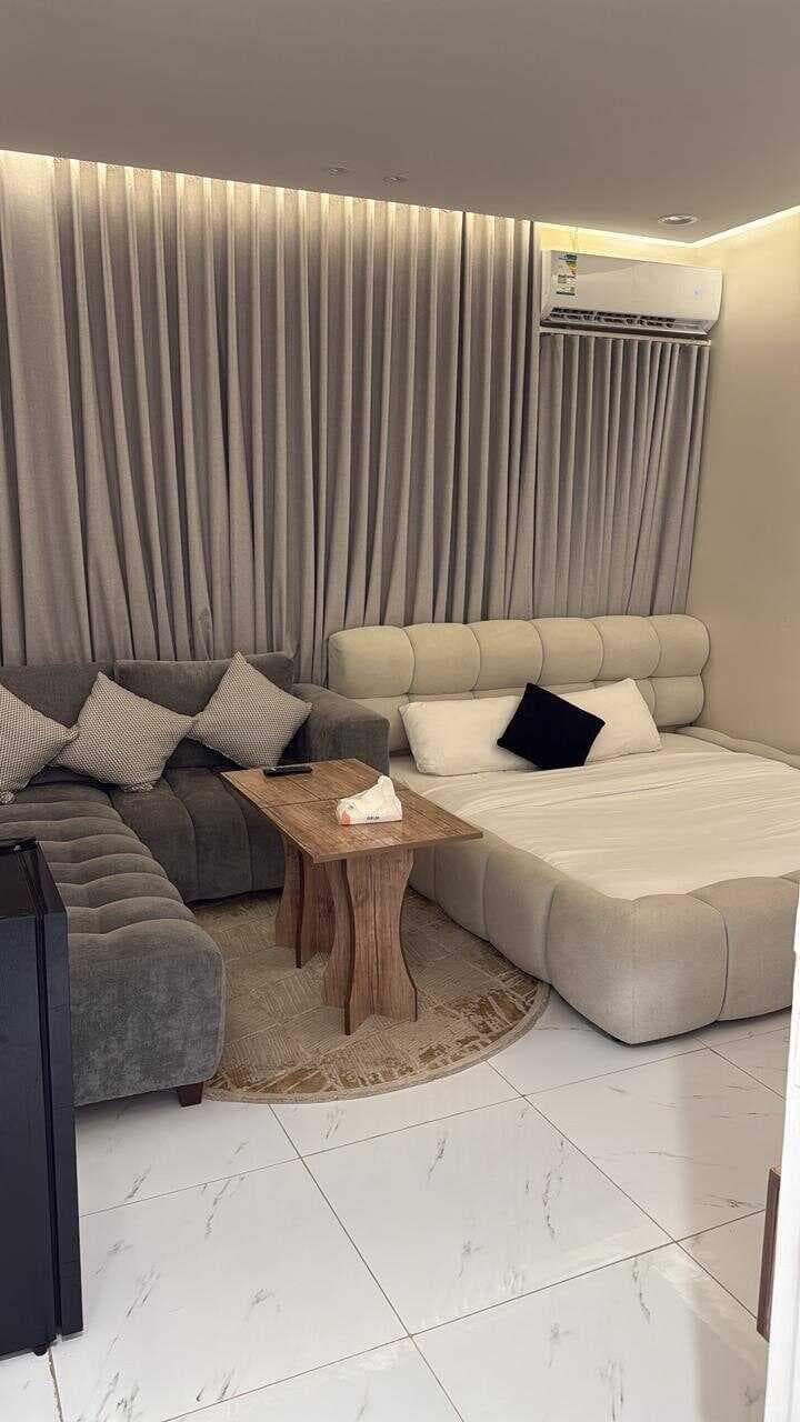 استديو هادئ بدخول ذاتي