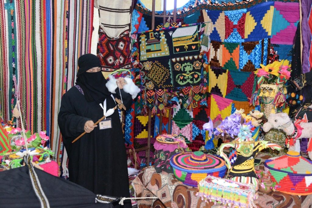 اكتشف اماكن سياحية في الطائف: أكثر من 15وجهة سياحية وترفيهية المنتجات اليدوية الطائفية - اماكن سياحية في الطائف